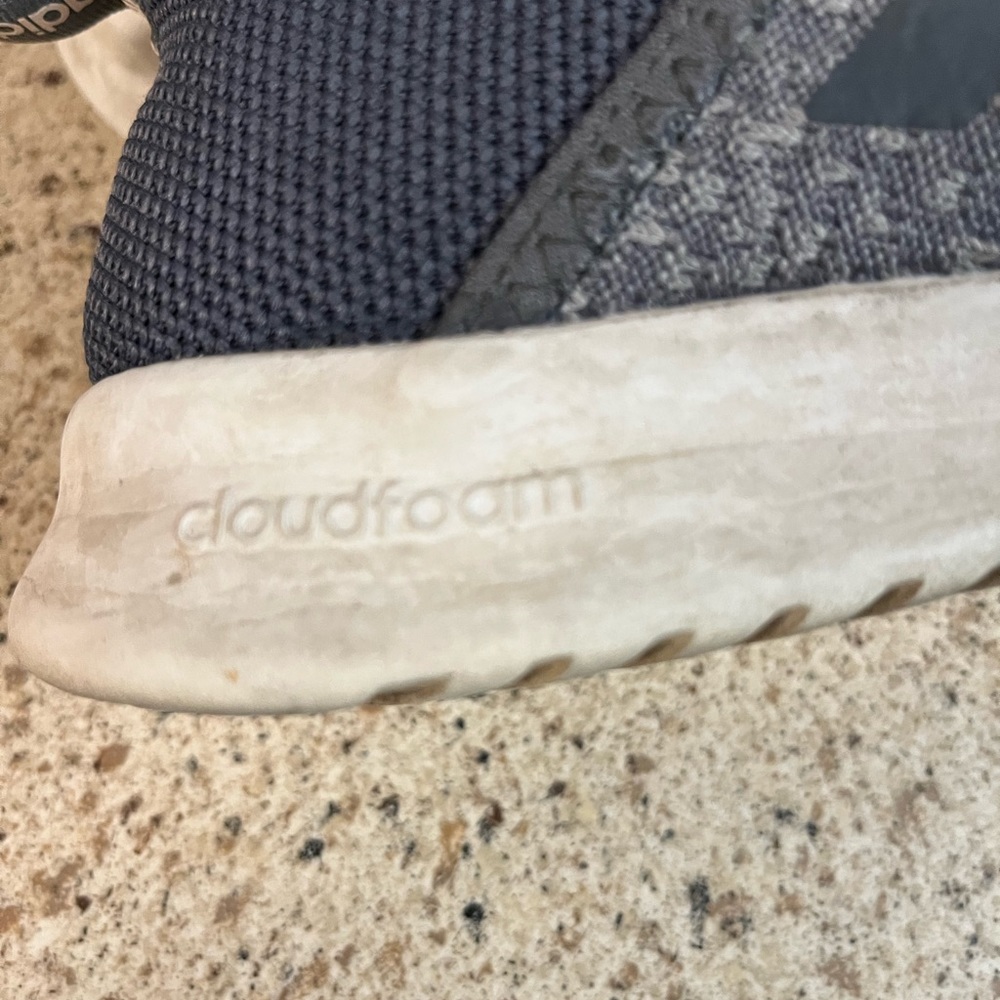 ADIDAS CLOUDFOAM Size 8 - Picture 4 of 6